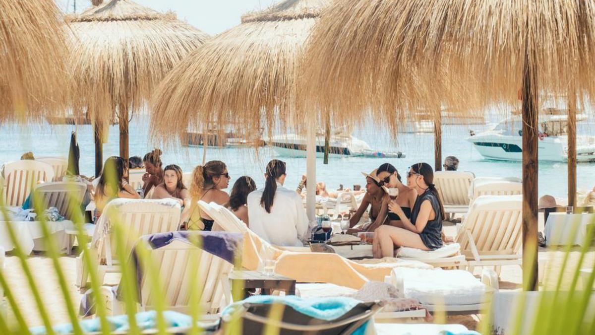 un icono gastronómico en cala jondal | TROPICANA BEACH IBIZA