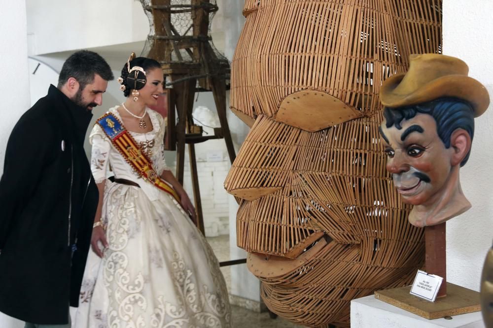 Visita de Ribó y las Falleras Mayores a la Ciudad del Artista Fallero