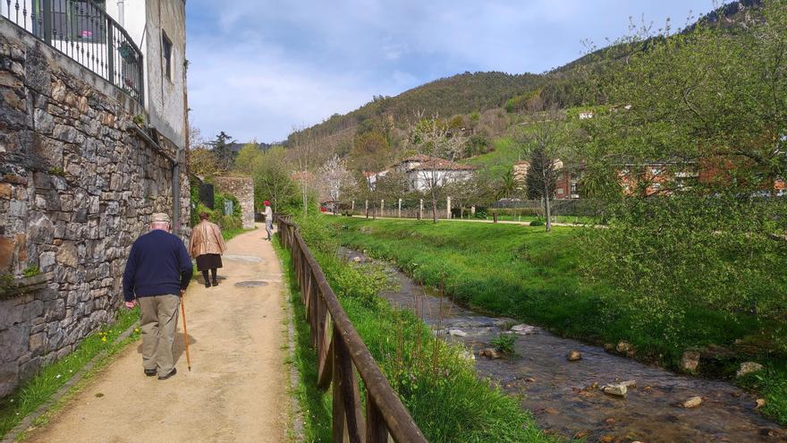 La particular ruta del colesterol de la villa salense discurre pegada al Nonaya: &quot;No tiene cuestas, es segura y con mucha sombra&quot;