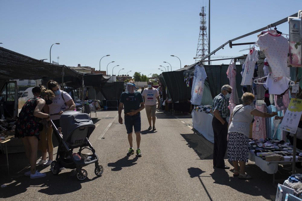 Mercadillo de la nueva normalidad en Zamora