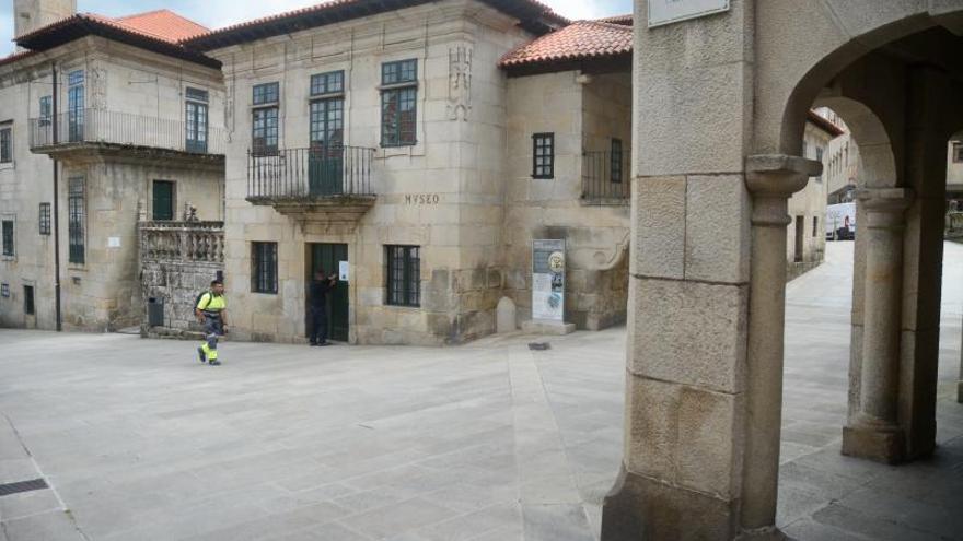 Al nuevo Museo se accederá por los soportales del Fernández López (a la derecha).