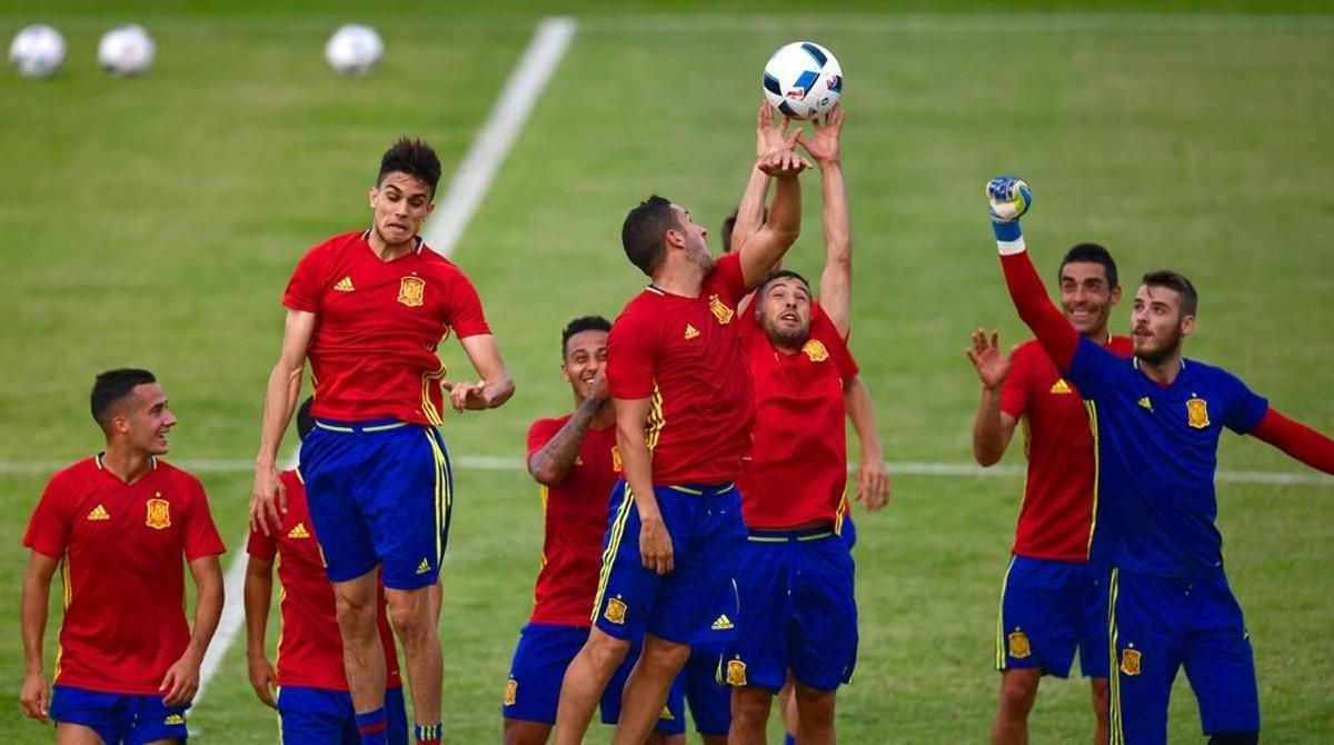 jmexposito34211643 spain s national football players joke around duri160610201211