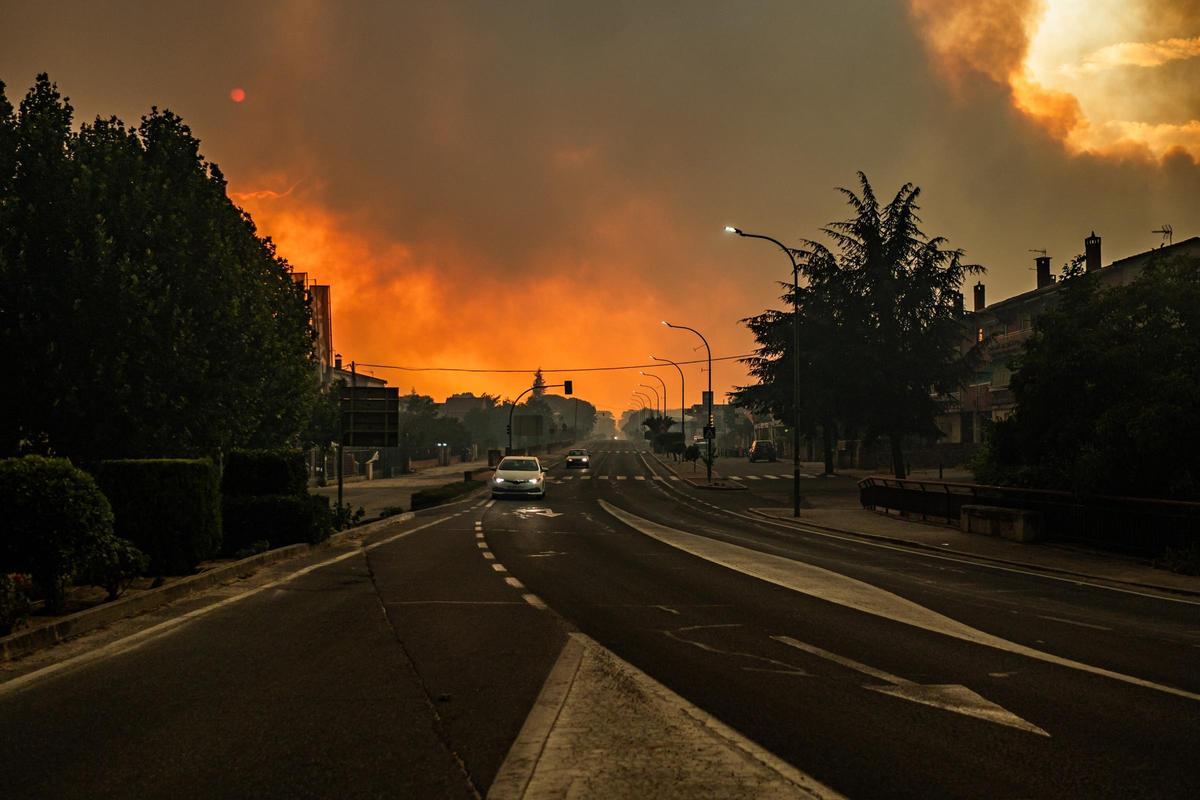 L'angoixa d'una família evacuada del càmping Fuente Helecha per l'incendi d'Àvila que ho ha perdut tot: "La casa estava acabada  d'estrenar"