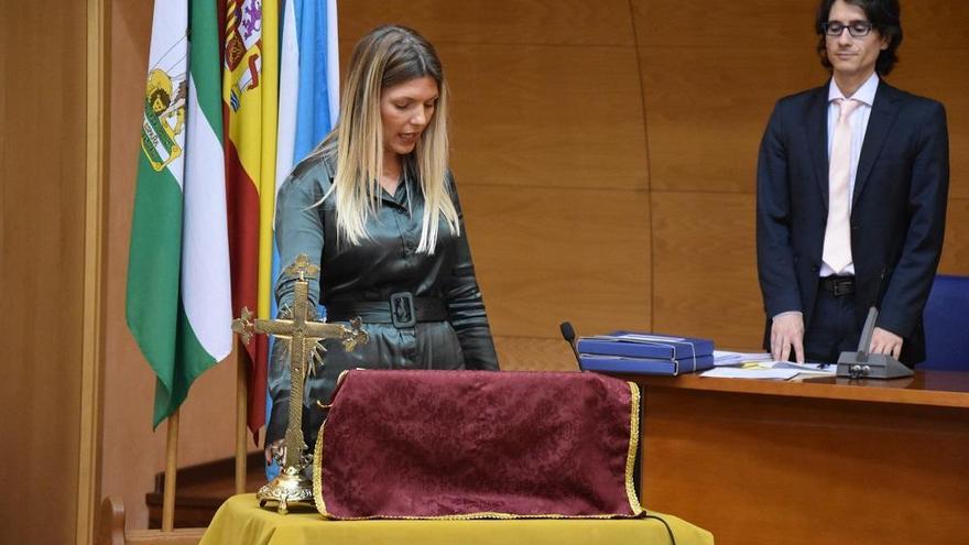 Ana Mula remodela su gobierno en Fuengirola con la jura de Rocío Rodríguez
