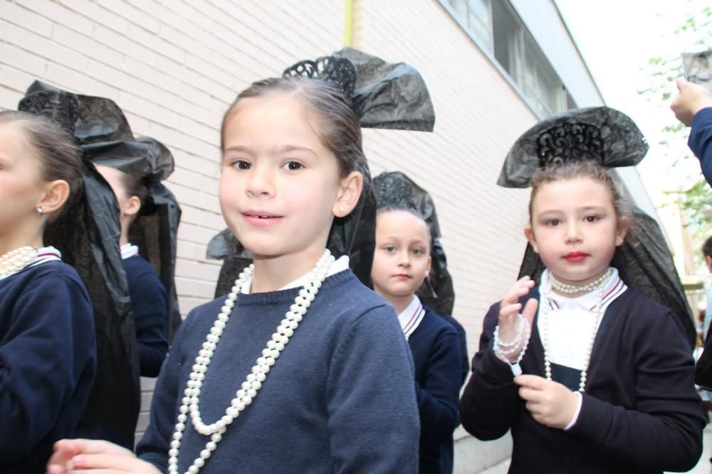 Procesión de los alumnos de Primaria e Infantil del colegio Adoratrices de Cartagena