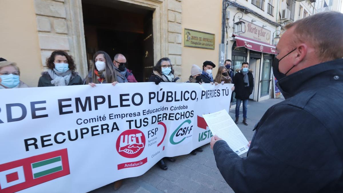 Concentración de Educación en la Delegación del Gobierno de la Junta de Córdoba.