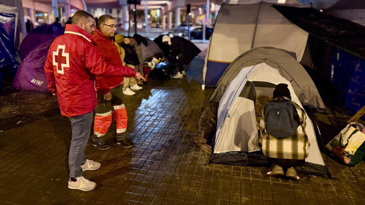 Entidades y Govern cierran un acuerdo para reubicar a buena parte de los desalojados del B9