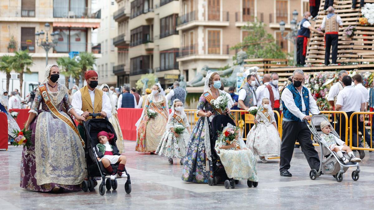 Búscate en el segundo día de Ofrenda por la calle Caballeros (entre las 17.00 y las 18.00 horas)