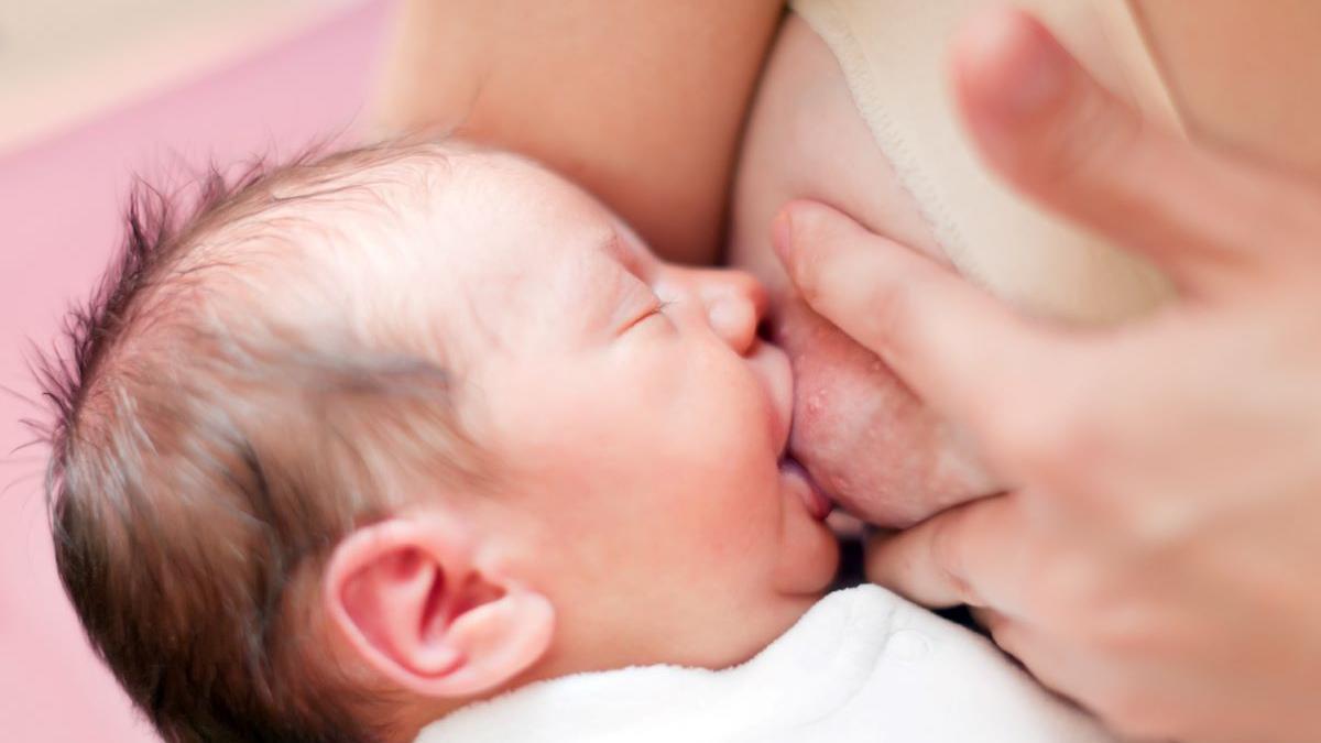 Els fre linguals poden interferir en la lactància materna