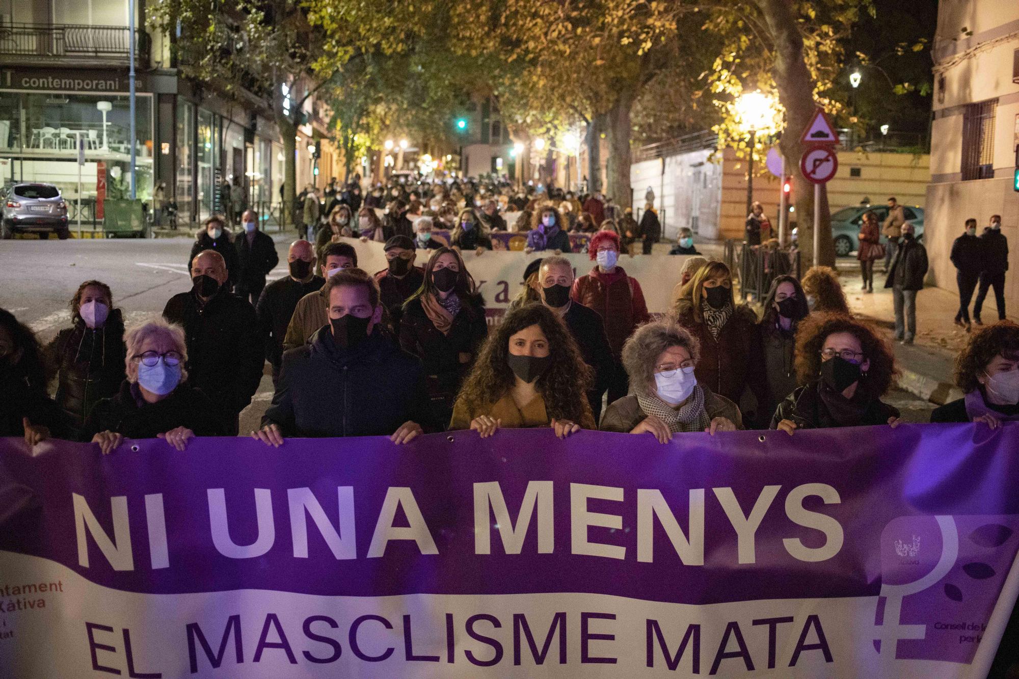 Así fue la marcha del 25N por las calles de Xàtiva