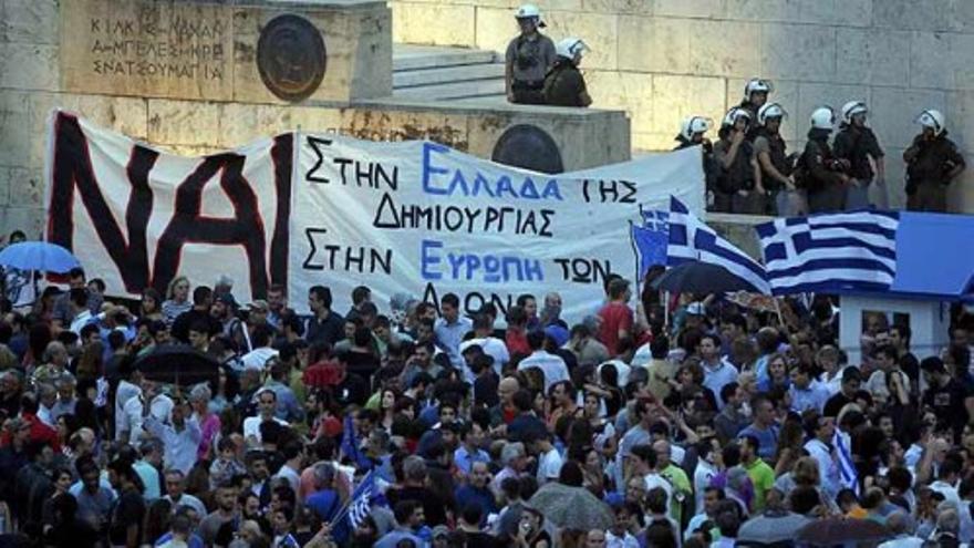 Los partidarios del 'sí' llenan la plaza Syntagma de Atenas