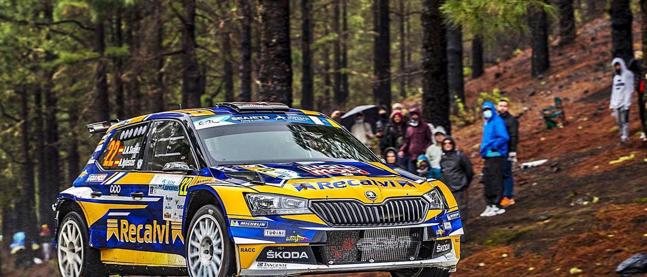 ‘Cohete’ Suárez, con el Skoda Fabia R5, durante la pasada edición del Rally Islas Canarias. | | LP/DLP