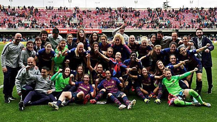 Les jugadores i el cos tècnic del FC Barcelona celebren el seu pas a la gran final de la Lliga de Campiones