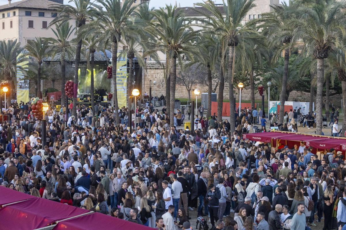 FOTOS | Palma reune a centenares de personas para disfrutar del Raïm Wine Fest