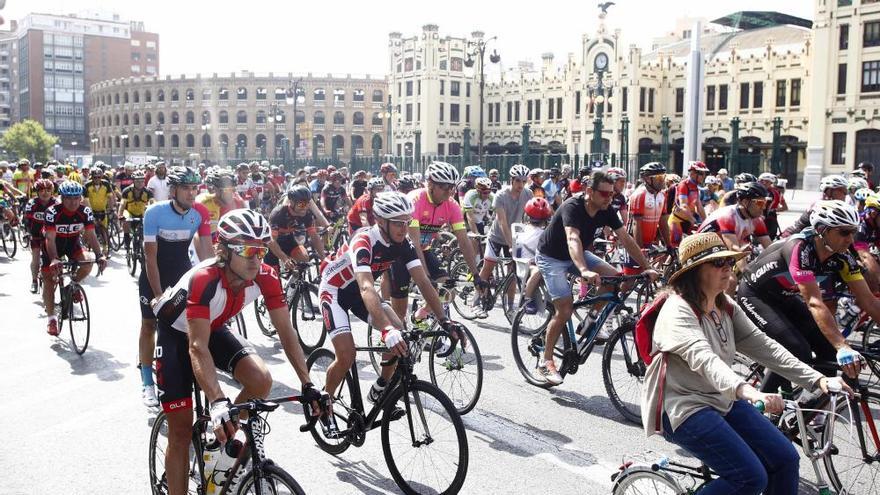 El colectivo ciclista pide en Valencia más protección para evitar atropellos