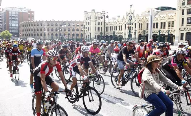 Marcha ciclista por València