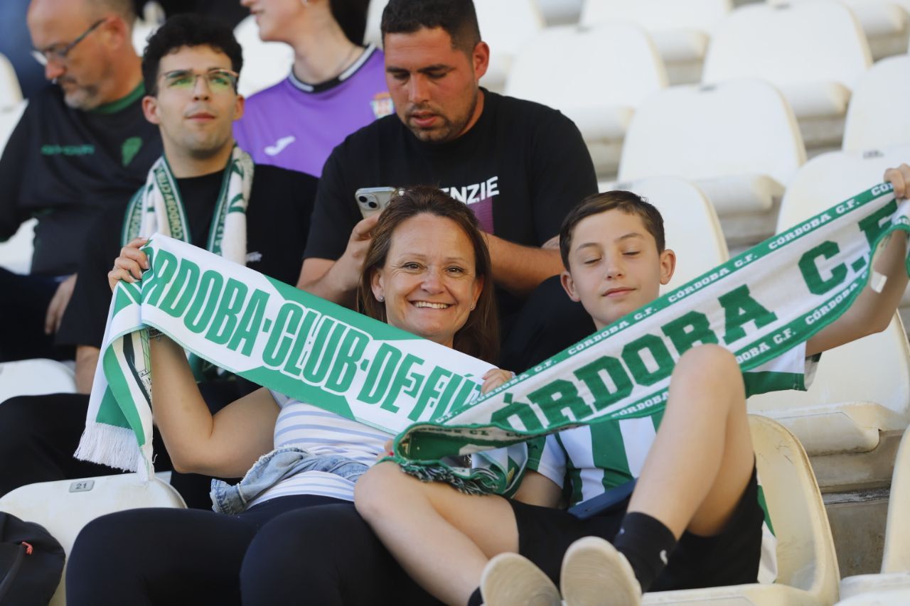 Córdoba CF-Mirandés: las imágenes de la afición en El Arcángel