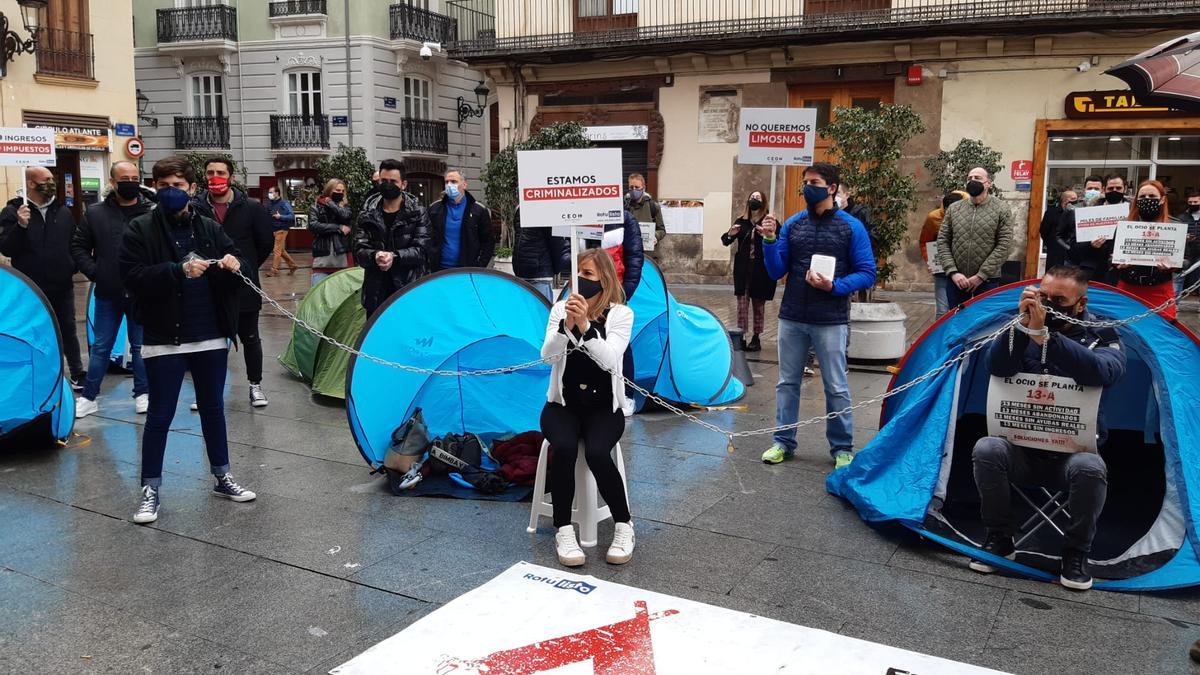 Hosteleros de Alicante en la protesta