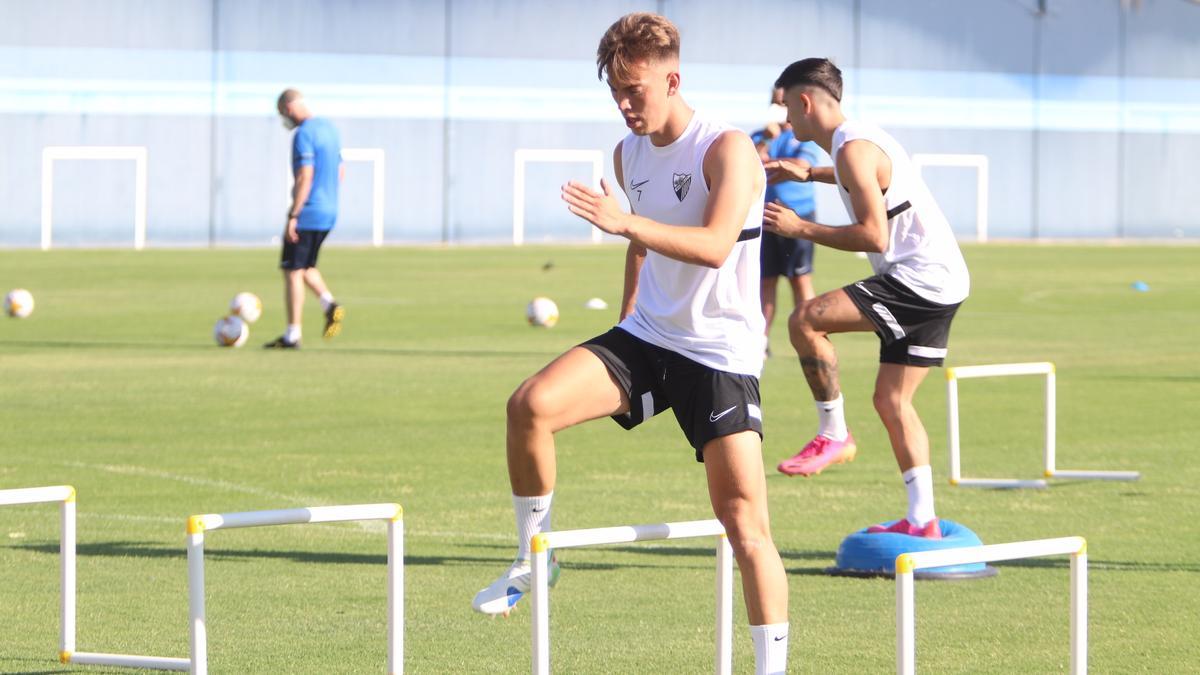 Paulino de la Fuente, durante su primer entrenamiento con el Málaga CF