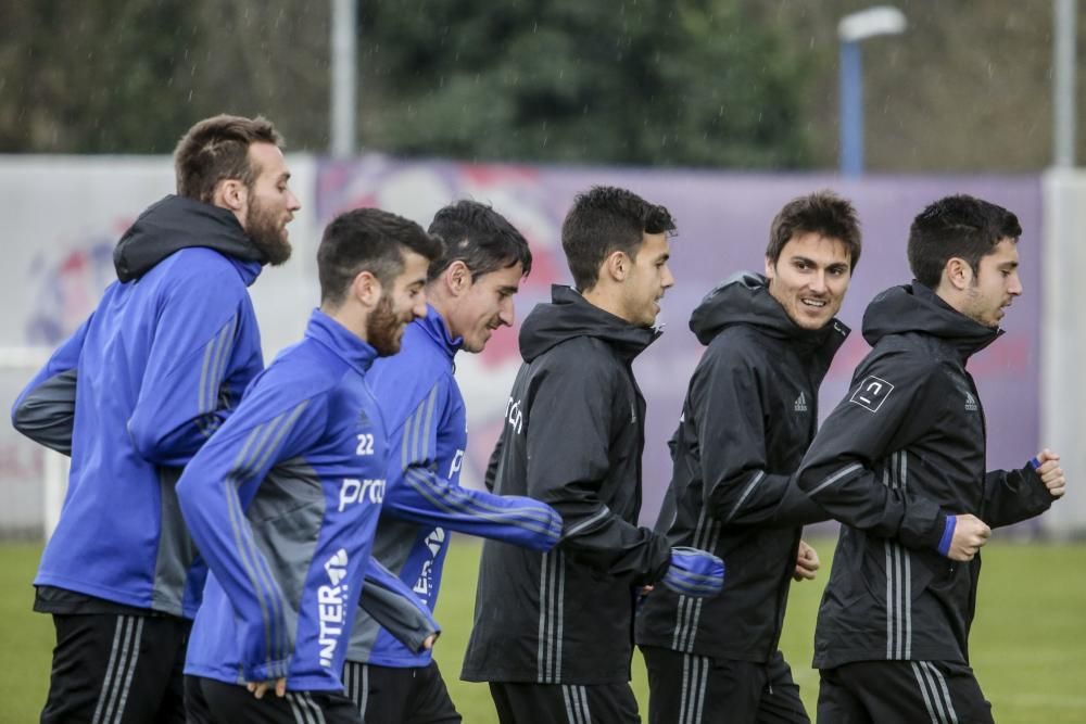 Entrenamiento a puerta cerrada del Real Oviedo en El Requexón con la novedad de la incorporación de Borja Domínguez