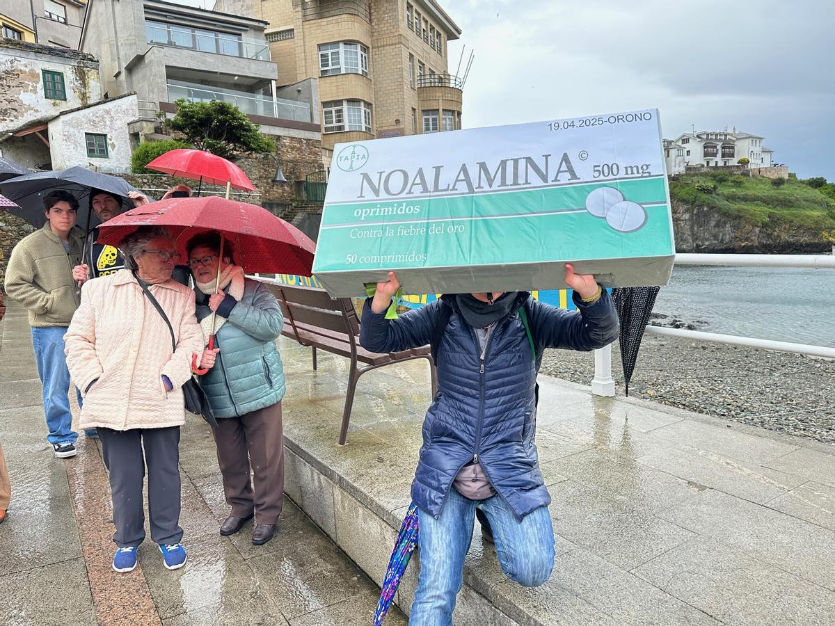 Una mujer sostiene una original pancarta.