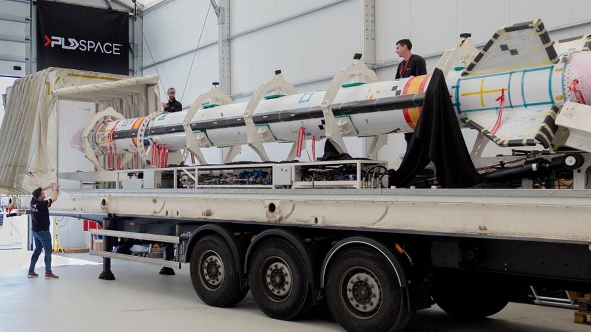 El cohete Miura 1 tras su llegada a Huelva esta semana.