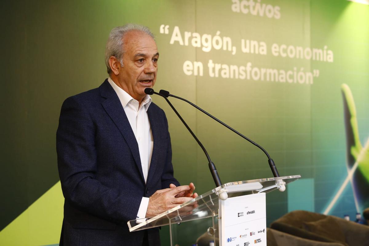 El presidente de CEOE Aragón, Miguel Marzo, en la inauguración del foro 'activos'.