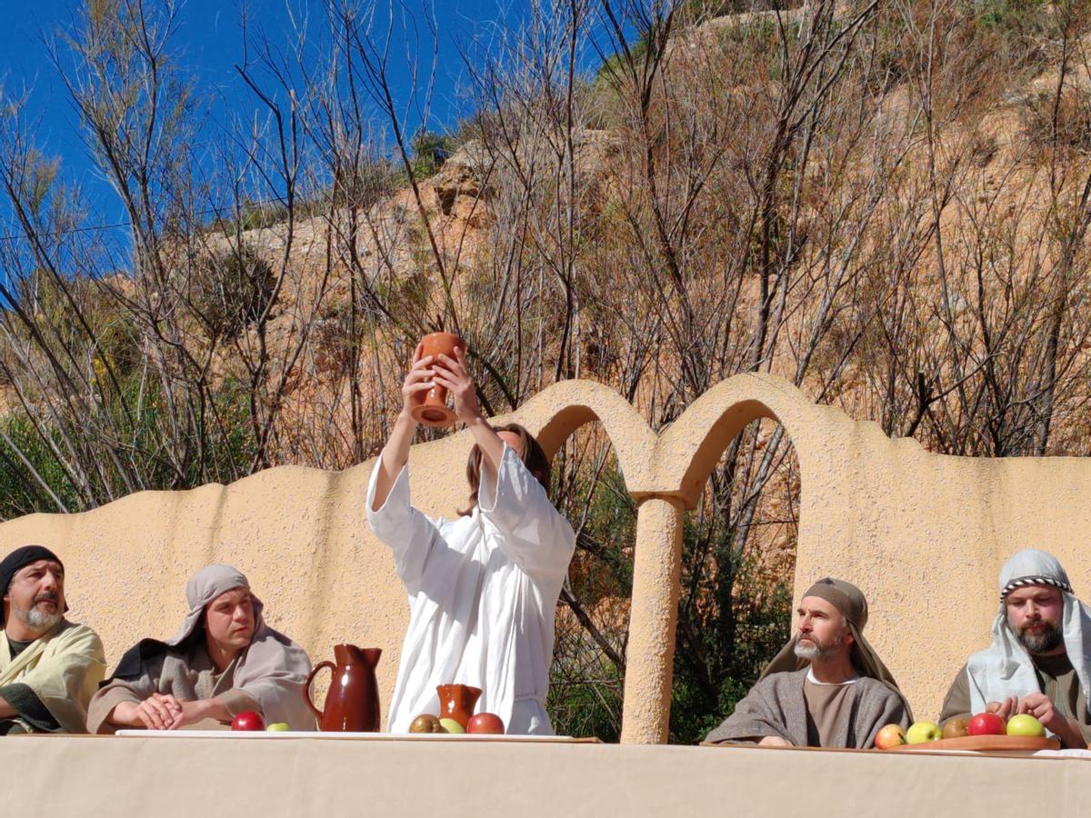 En imágenes | El Drama de la Cruz de Alcorisa conmueve con una puesta en escena más espectacular en el Monte Calvario