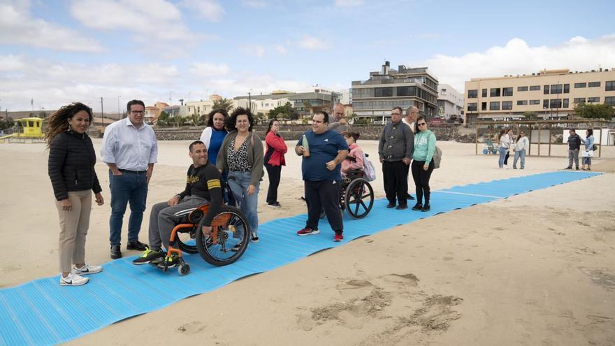 Imagen de la presentación de las pasarelas flexibles presentadas en la playa de Los Pozos, ayer | | LP/DLP