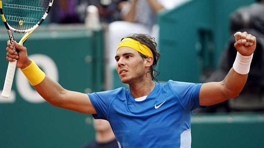 Rafa Nadal celebra su victoria ante David Ferrer, que le da el pase a la final de Montecarlo. / sebastien nogier