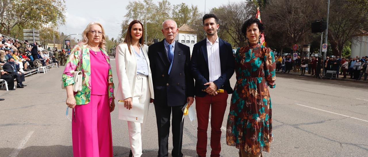 La familia Ruiz, tres generaciones que acudieron a jurar bandera en la avenida República Argentina.