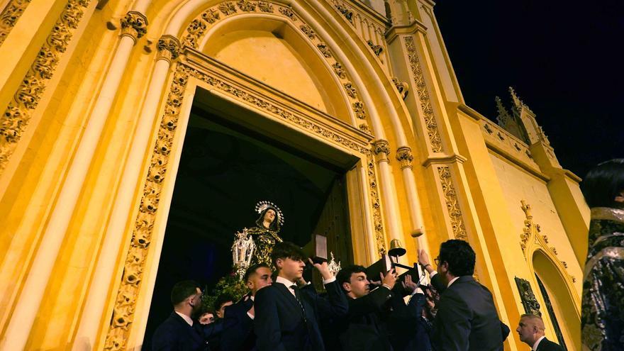 El Viernes de Dolores lleva la sobriedad a las calles de Málaga