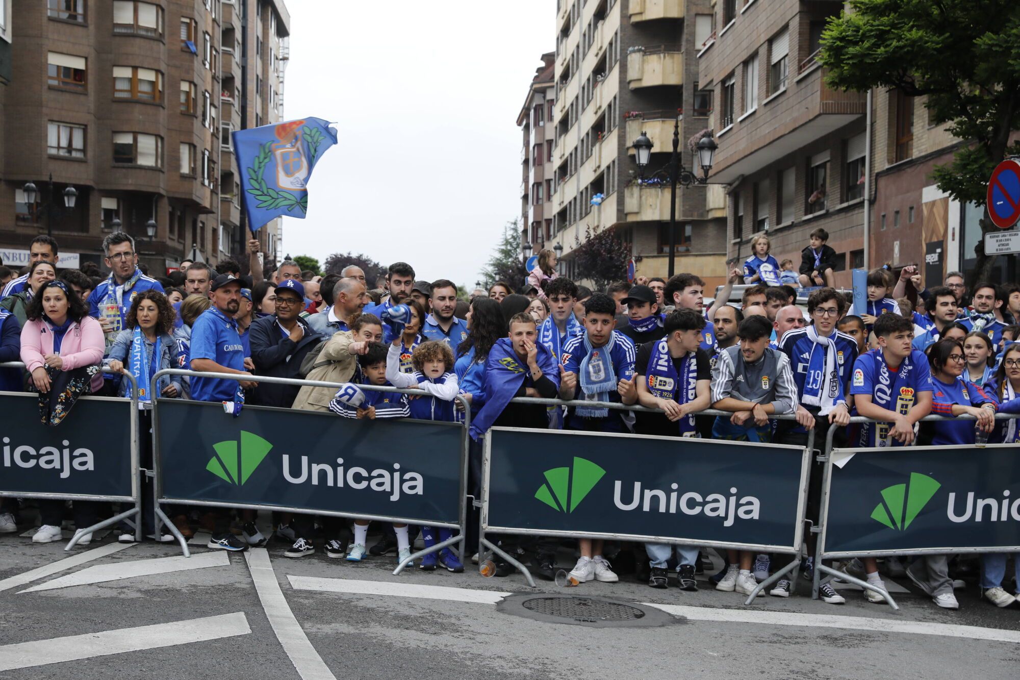 Así fue el recibimiento de la afición al Real Oviedo y toda la previa del último partido de la temporada
