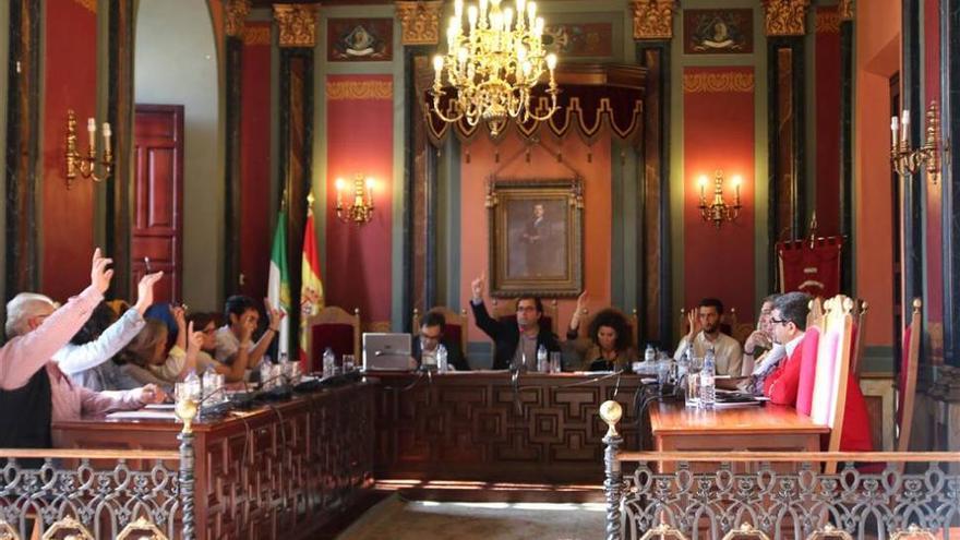 El pleno de Trujillo aprueba las condiciones del nuevo servicio de limpieza