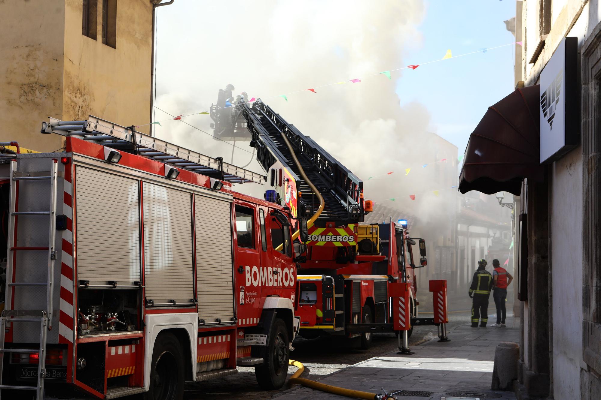 En imágenes: Incendio en el bar Mercante de la cuesta del Cholo