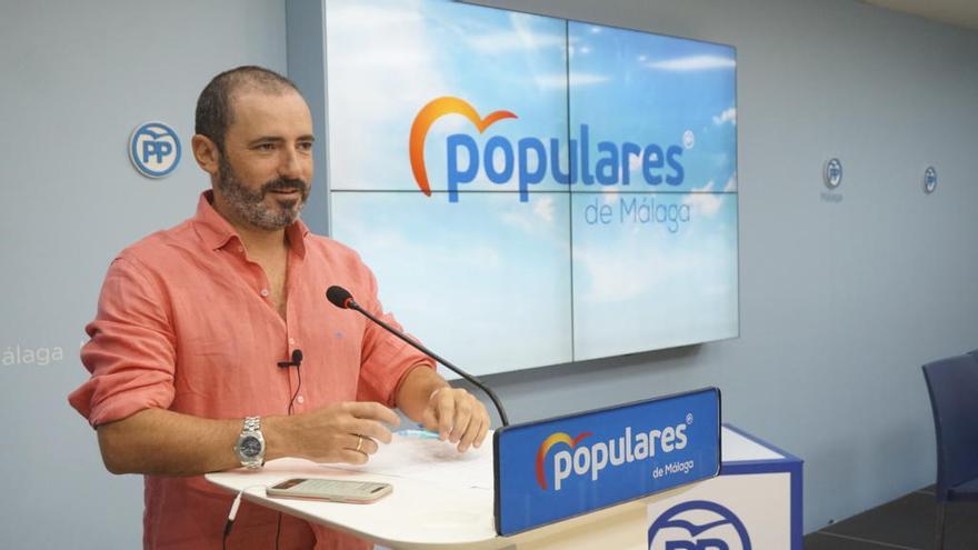El portavoz del PP de Málaga, José Ramón Carmona, durante su intervención.