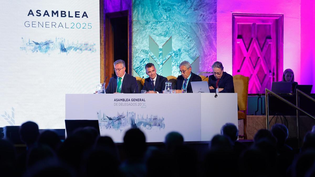 Un momento de la Asamblea General de Caja Rural de Aragón.