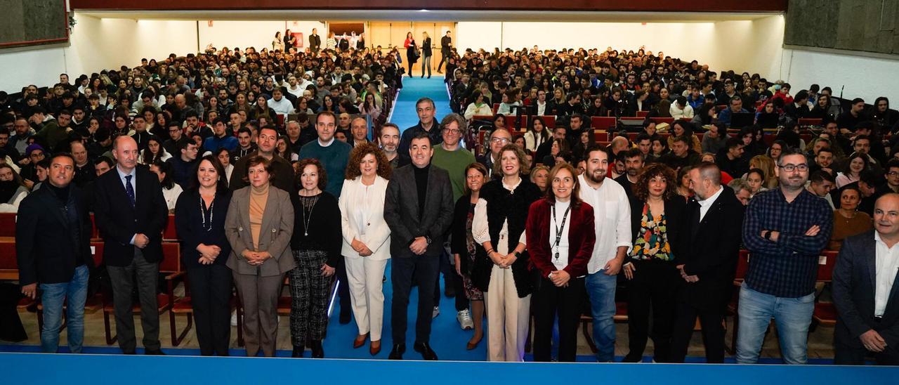 Fotos de familia en la presentacion InnovatechFP.