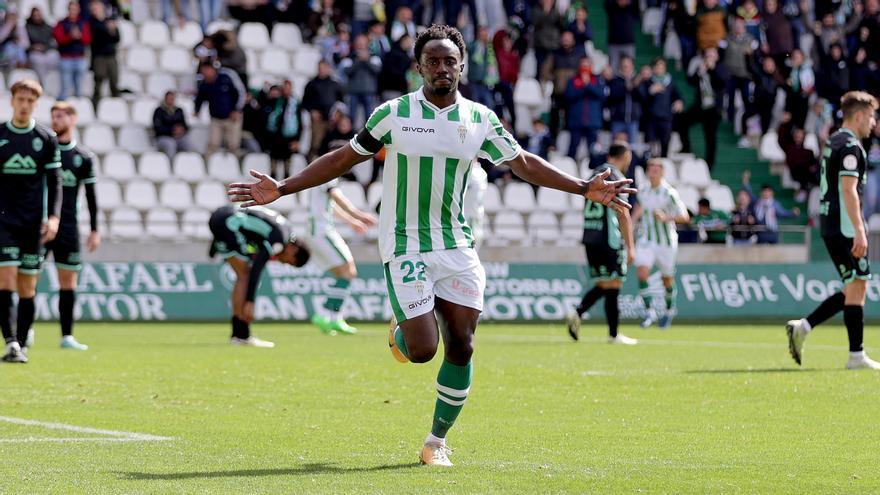 Youssouf Diarra celebra su gol para el Córdoba CF frente al Atlético Baleares.