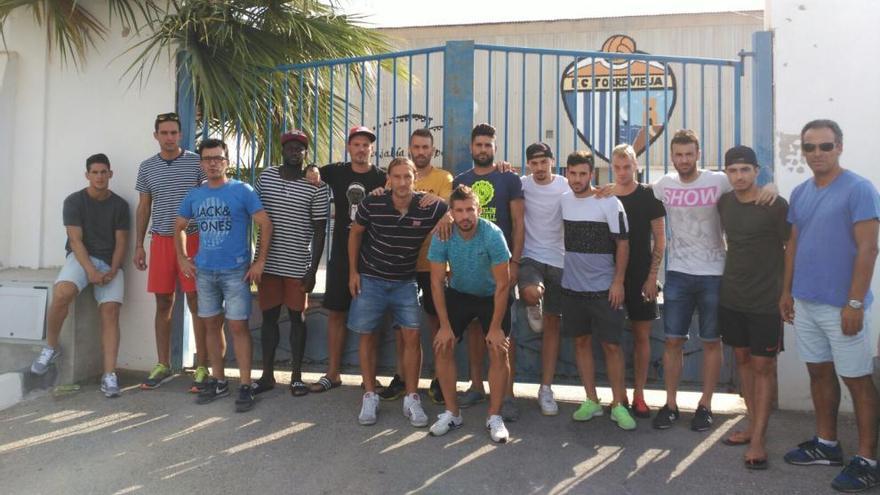 La plantilla del Torrevieja se niega a entrenar por las tardes