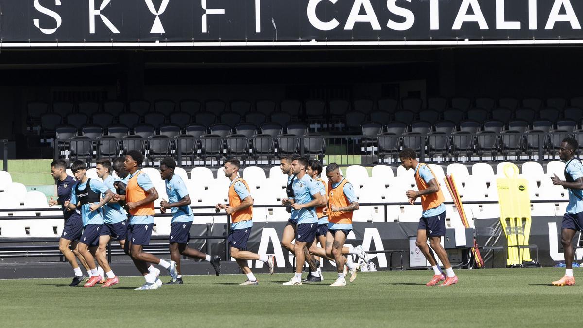 El Castellón realizó el último entrenamiento en el césped de Castalia.