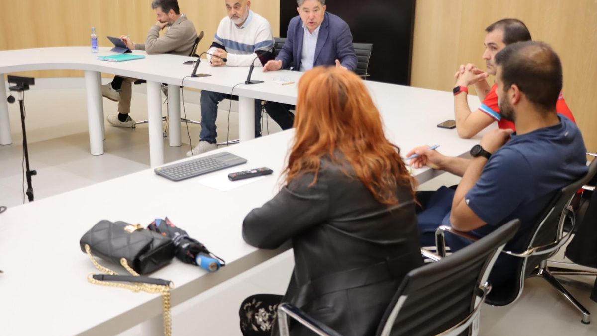 Reunión entre el Gobierno local, los clubes deportivos y la Fundación Rías do Sur.