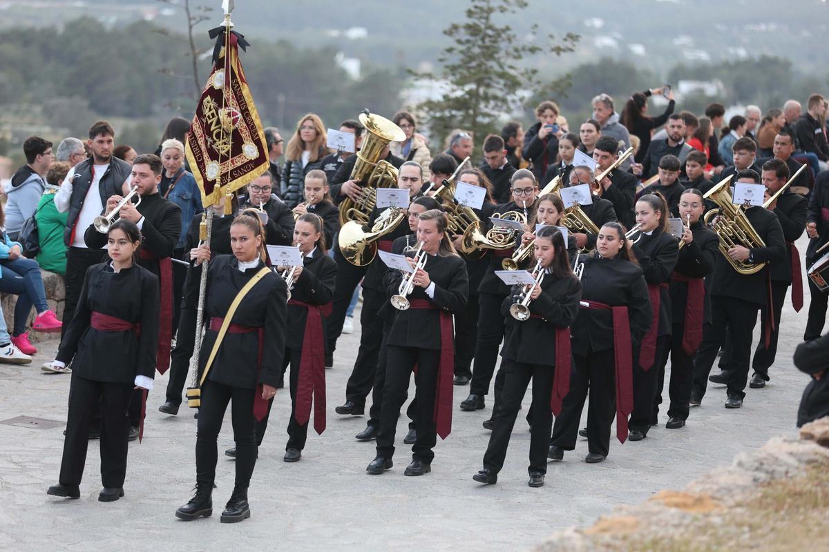 Las mejores imágenes de la procesión del Santo Entierro del Viernes Santo en Santa Eulària