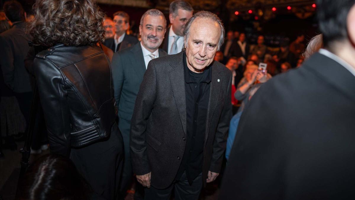 "Festas de Santa Eulália",  invitado de honor este año Joan Manuel Serrat que presentó Lolita Flores.