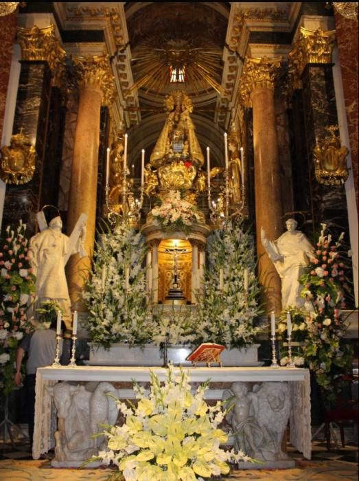 Homenaje de los Floristas a la Virgen de los Desamparados