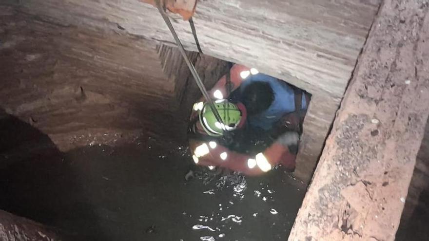 Rescatan en Senyera a un hombre que se había precipitado a un pozo de unos 15 metros de profundidad