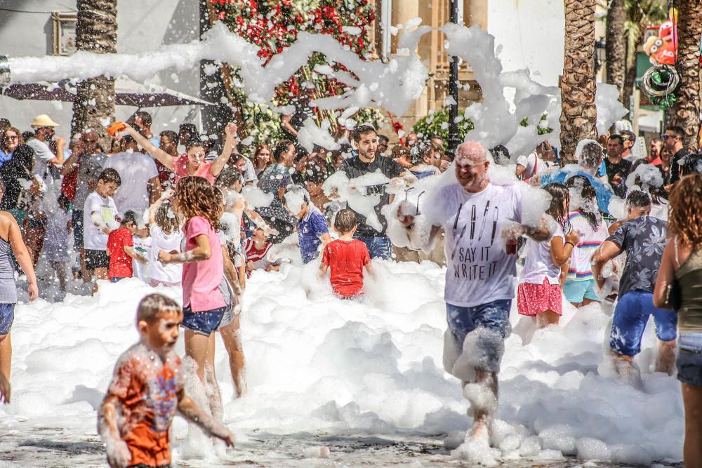 La fiesta y la alegría inundan Dolores tras el chupinazo de las fiestas patronales