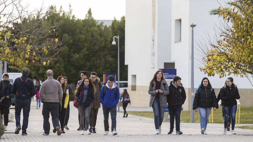 Universidades concede 12 millones en becas salario para 2.710 estudiantes