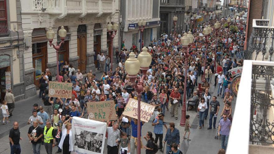 Los indignados, a los bancos: &quot;Aquí está la cueva de Alí Babá&quot;