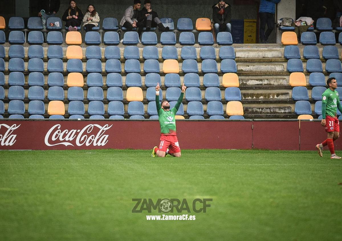 Mancebo celebra su gol